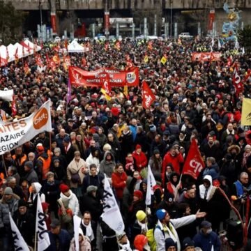 Nueva ola de protestas y huelgas en Francia tras la reforma de pensiones