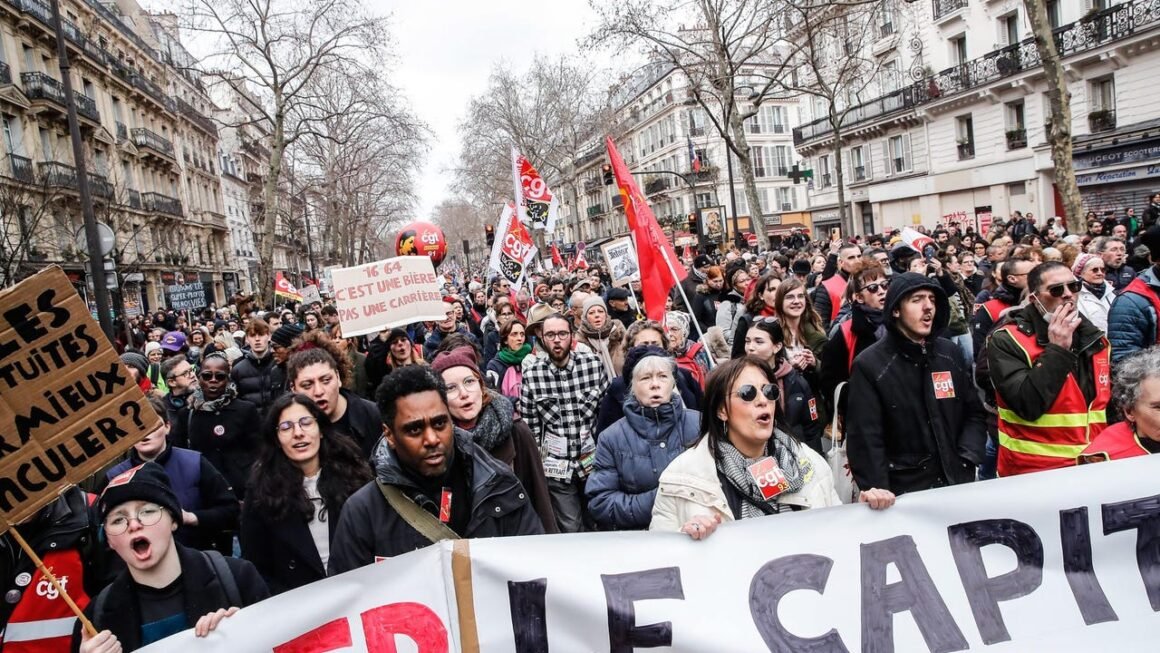 Francia: Más de 200 detenidos por las protestas contra la reforma jubilatoria