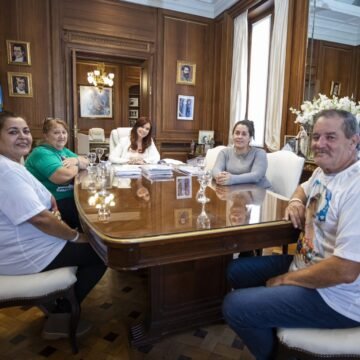 Cristina Kirchner recibió a los abuelos de Lucio Dupuy tras la aprobación de la Ley