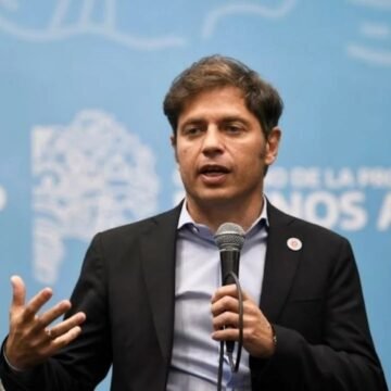 Kicillof apuntó contra Milei y llamó a “defender la educación pública”