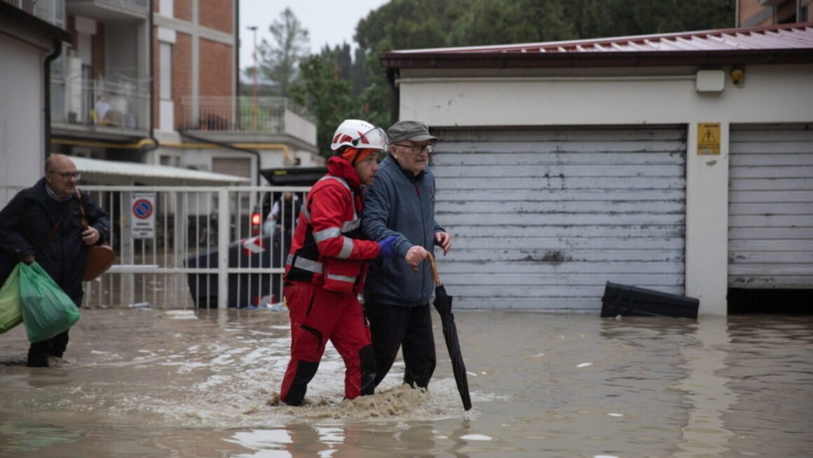 Italia: Al menos nueve fallecidos y miles de evacuados por trágicas inundaciones