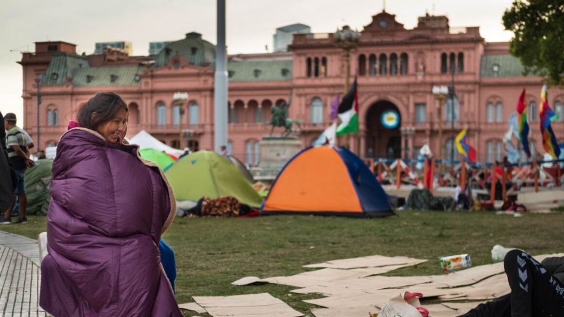 Organizaciones sociales acampan en Plaza de Mayo