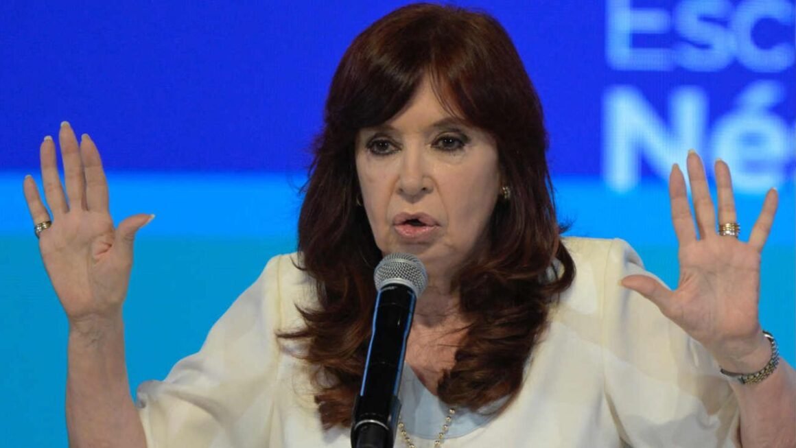 Cristina Kirchner cruzó a un ex funcionario del FMI