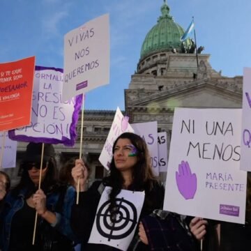 Ni una menos: Multitudinaria marcha y reclamos que se repiten