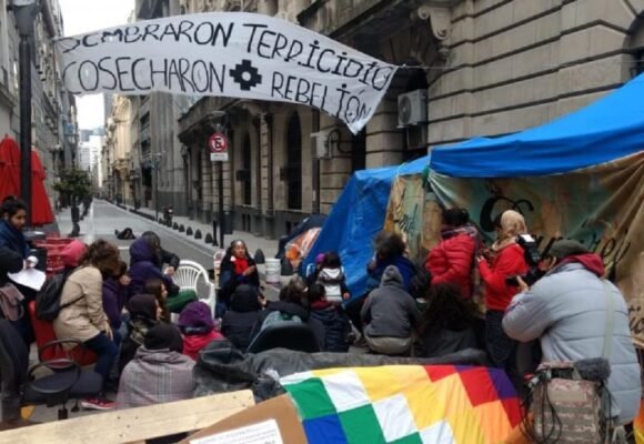 Acampe en Plaza de Mayo en reclamo de derechos indígenas