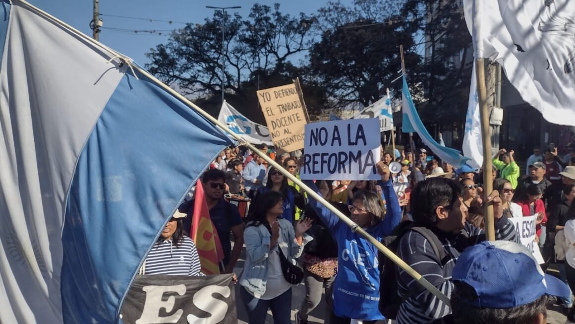 Jujuy: Docentes continúan el paro por tiempo indeterminado