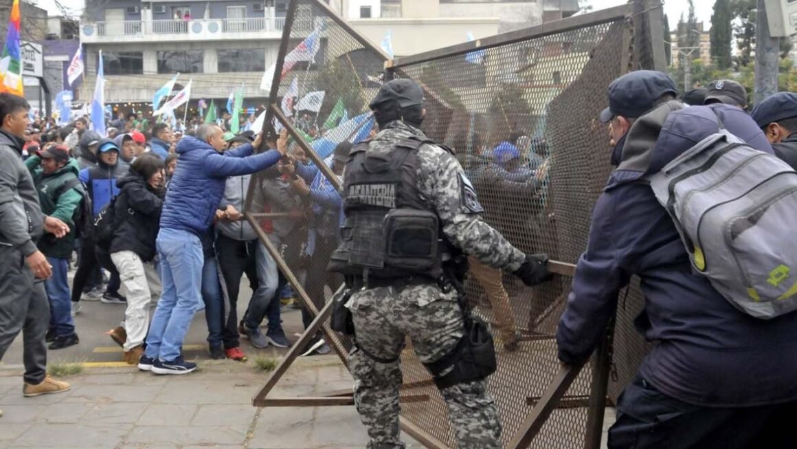 Jujuy: Allanamientos, detenciones y policías en la universidad