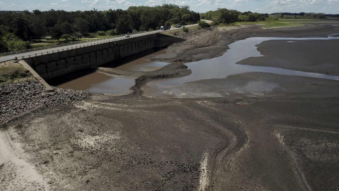 Alerta en Uruguay: Sólo cuenta con agua potable para diez días