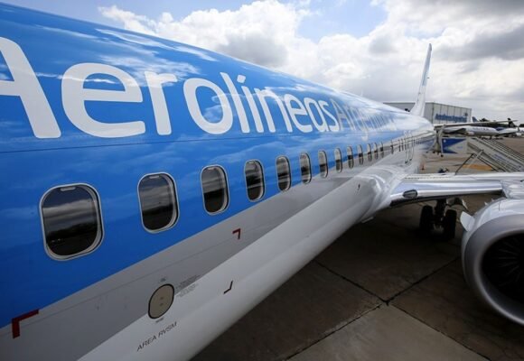 El Gobierno apunta a la privatización de Aerolíneas a pesar del acuerdo en el Senado