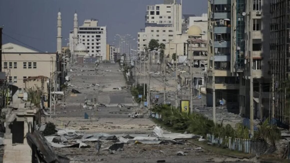 Israel entra en una “nueva fase” y cortó las comunicaciones en Gaza