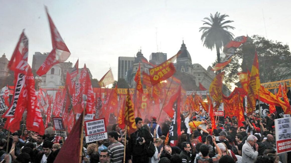 La Izquierda Socialista llamó a  “dar un voto crítico a Massa”