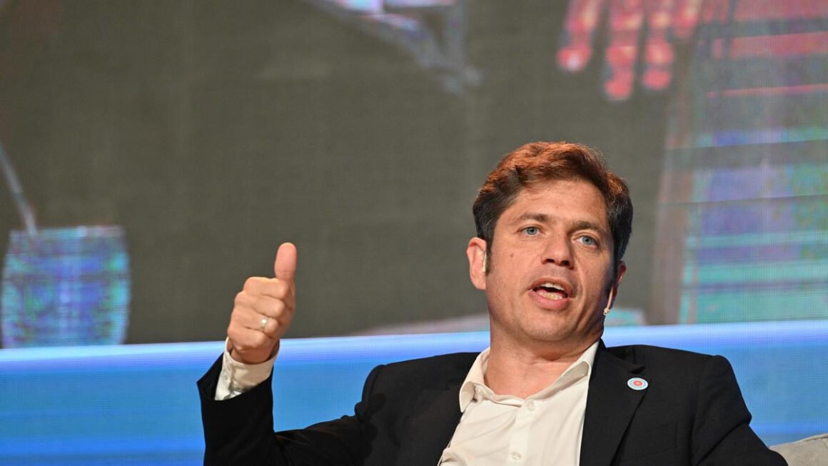 Axel Kicillof: “Las medidas anunciadas afectan a los laburantes, jubilados y a los pibes”