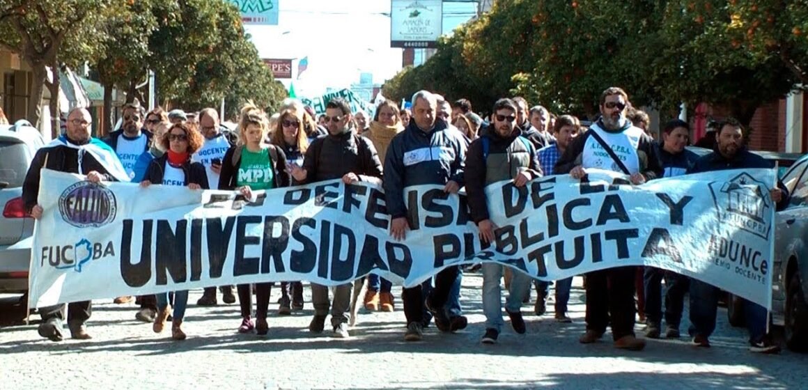 Docentes universitarios convocaron a un paro el 14 de marzo