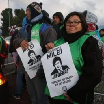 Protestas de ATE en Bariloche: Bloquean el aeropuerto y el acceso al Llao Llao