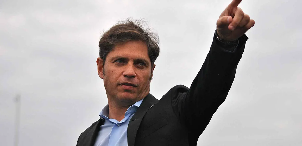 Kicillof mostró un proyecto de viviendas “abandonado por Milei”