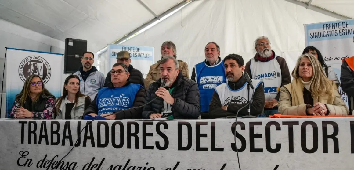 ATE acampa en Plaza de Mayo contra los despidos en el Estado