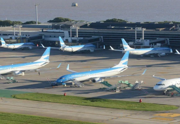 El Gobierno empezó a gestionar con empresas la privatización de Aerolíneas Argentinas