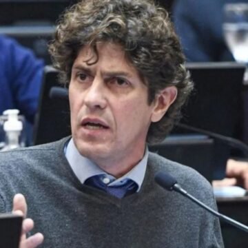 Martín Lousteau controlará a la SIDE tras un acuerdo con la oposición