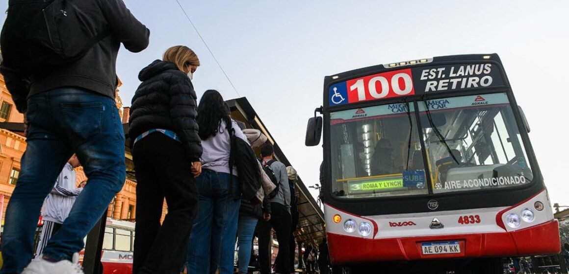 Las empresas de colectivos reducirán sus servicios por la quita de subsidios