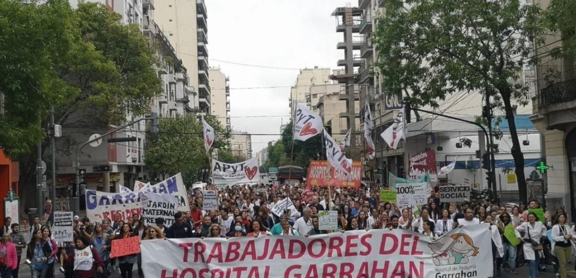 Se suicidó un trabajador del Garrahan “por la situación económica”