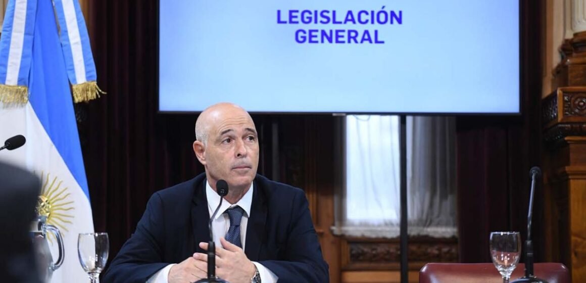 LLA: El senador Abdala confesó que contrata muchos asesores porque quiere “ser gobernador”