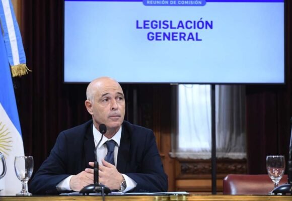 LLA: El senador Abdala confesó que contrata muchos asesores porque quiere “ser gobernador”